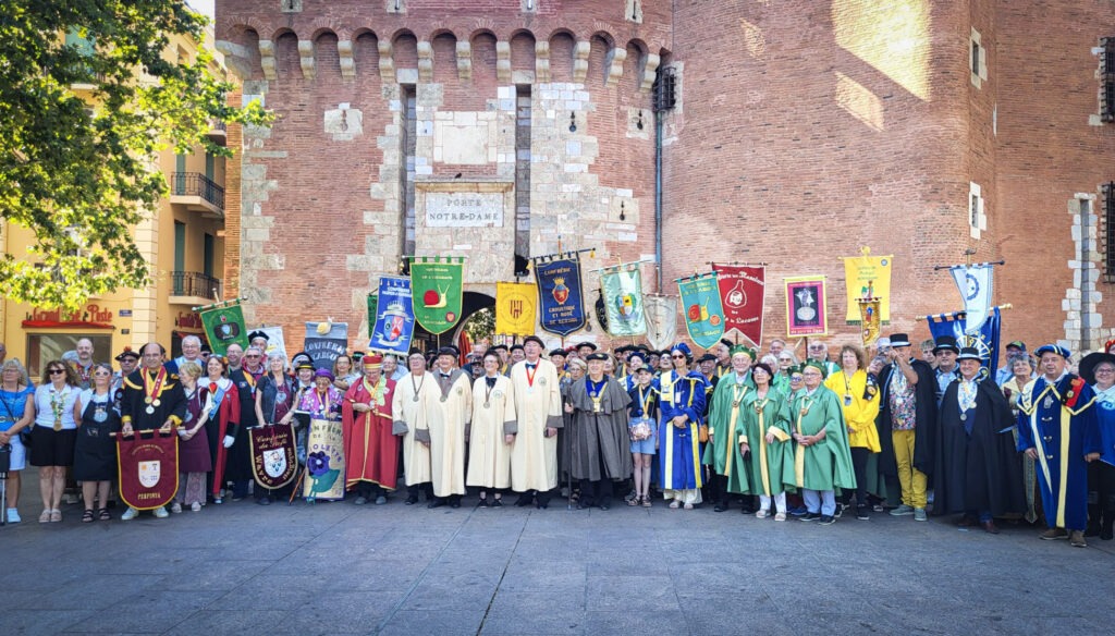 La Cofradía de la Borraja y el Crespillo de Aragón, presente en el XX Aniversario de la Confrérie de l’Escargot du Roussillon La Cofradía de la Borraja y el Crespillo de Aragón, presente en el XX Aniversario de la Confrérie de l’Escargot du Roussillon